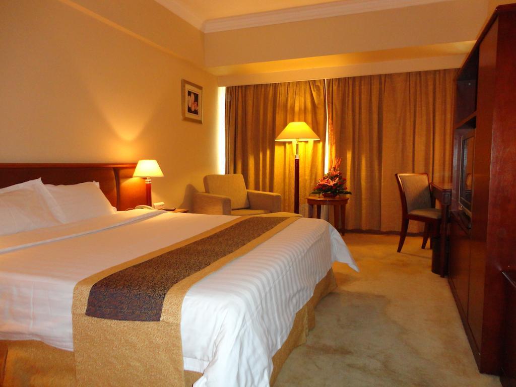 Star Hotel Guangzhou Room photo